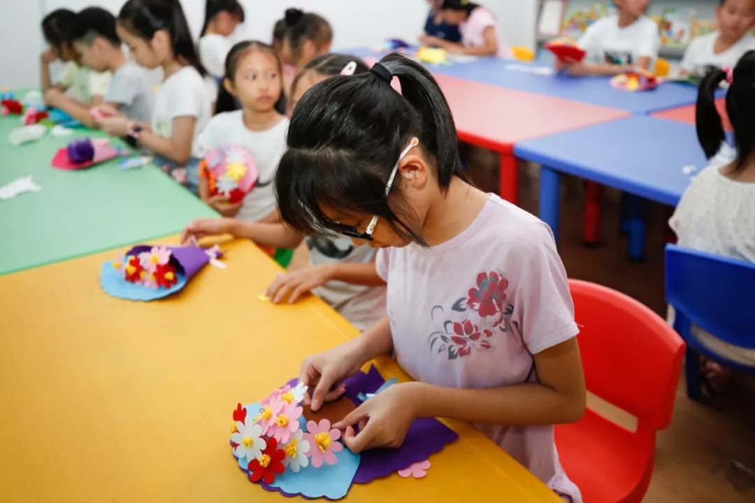 童心巧手颂党恩 德庆县图书馆第28期“少儿书香学堂”手工花制作活动回顾