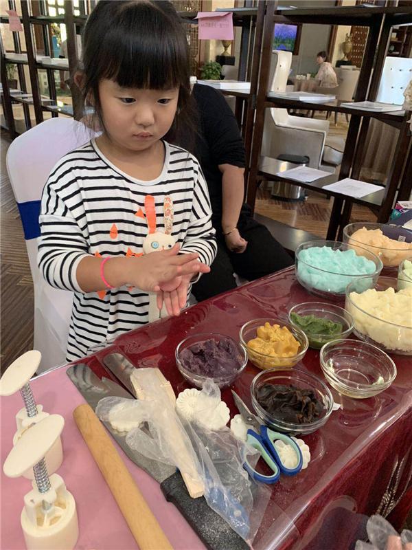 情系中秋，乐享团圆——君河湾社区冰皮月饼制作活动圆满落幕