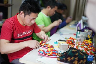 让更多残疾人圆舞台梦——一位残疾人的助残事业